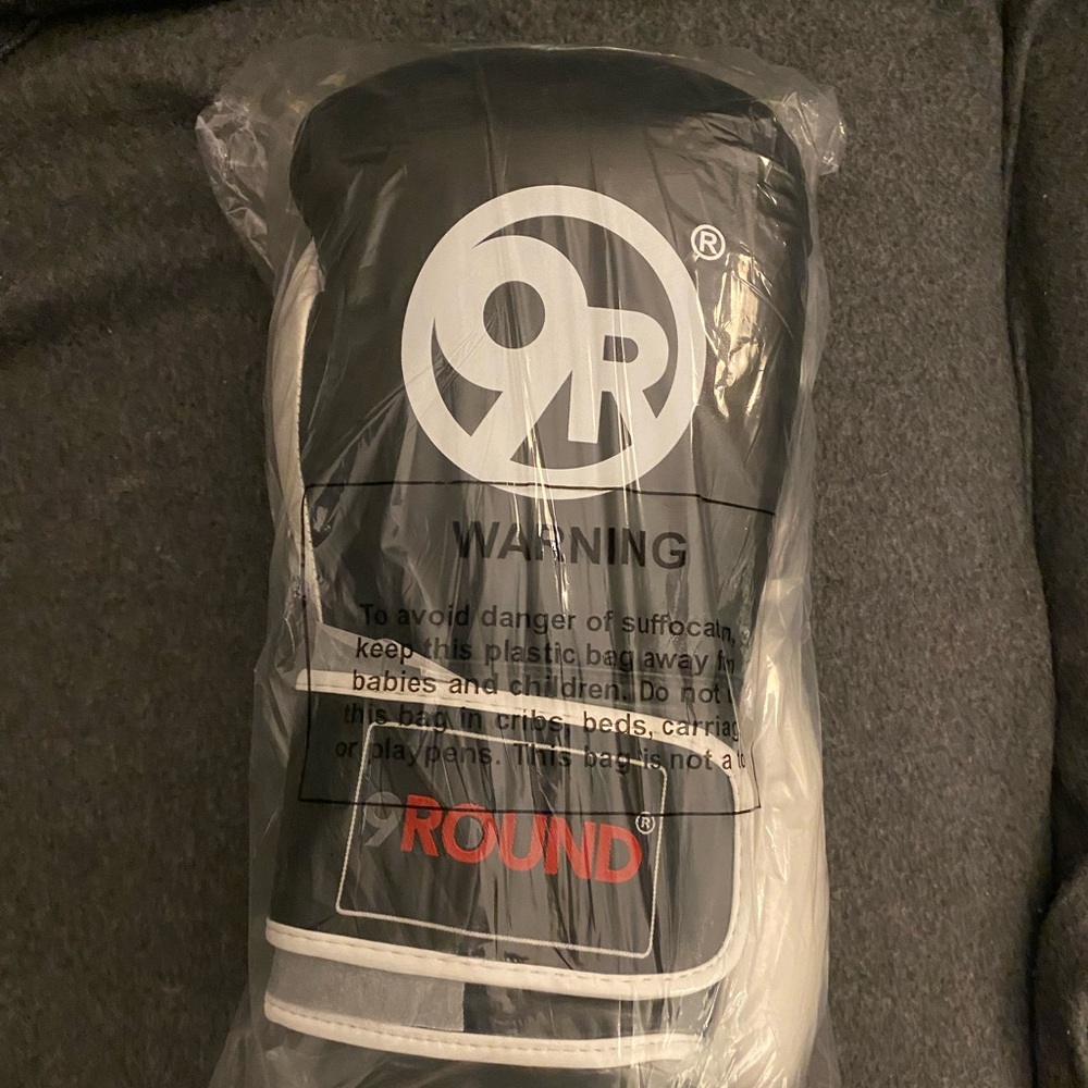 9round Boxing Gloves New in Wrapping